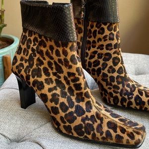 Square toes leopard print boots